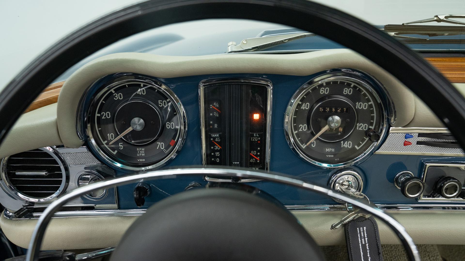 Mercedes-Benz 280 SL Photo 3acfd514-9776-45cc-b0da-e3ae7b4ed214.jpg