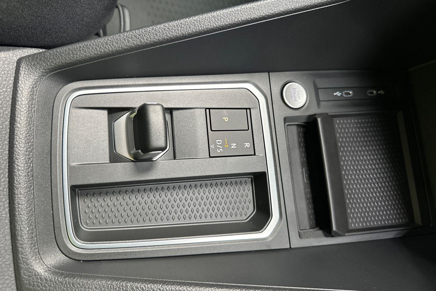 Ford TRANSIT CONNECT Photo 28