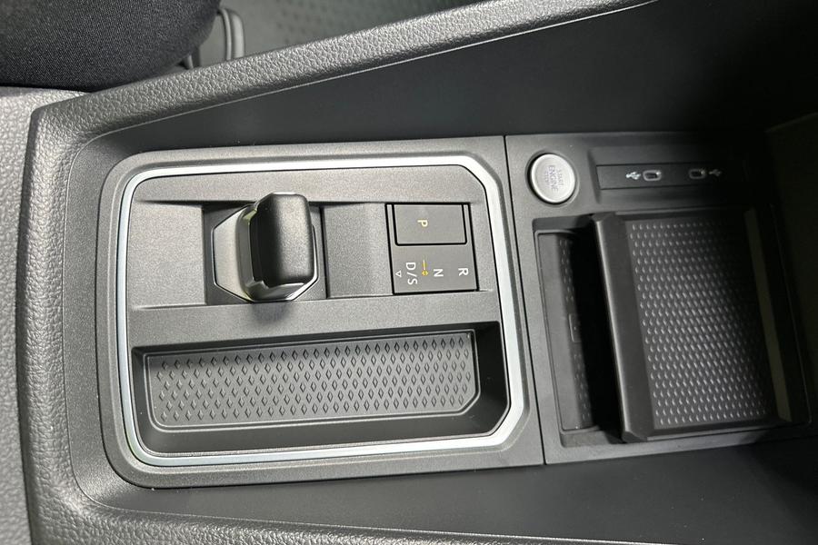 Ford TRANSIT CONNECT Photo 3b24c368-4f54-47d3-b40b-4a0b55903a6f.jpg