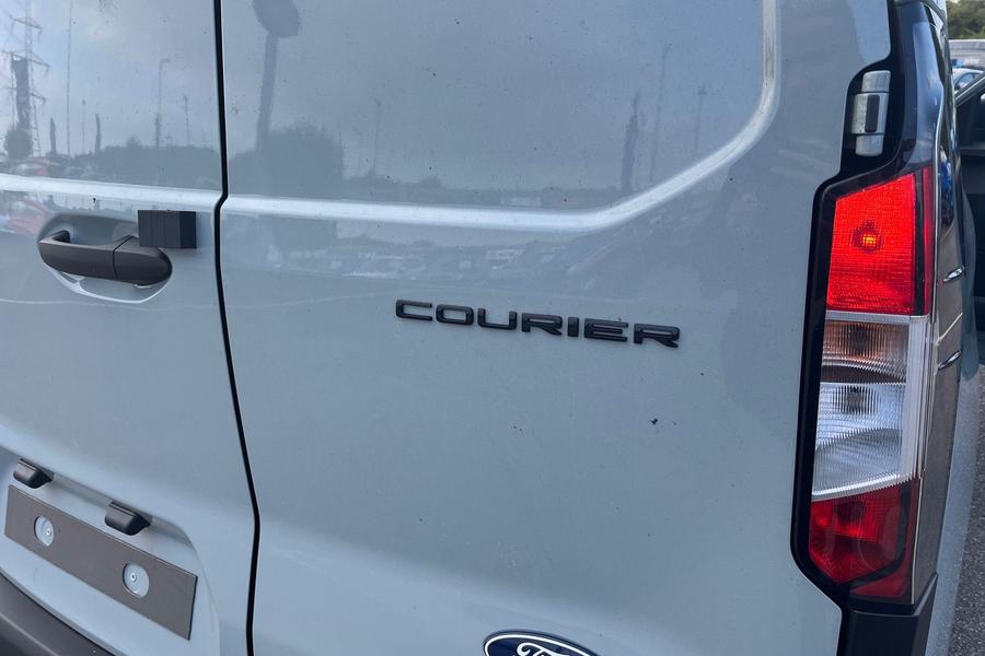 Ford TRANSIT COURIER Photo 3b2c7c4d-f402-4c50-9f7f-72c532f84119.jpg