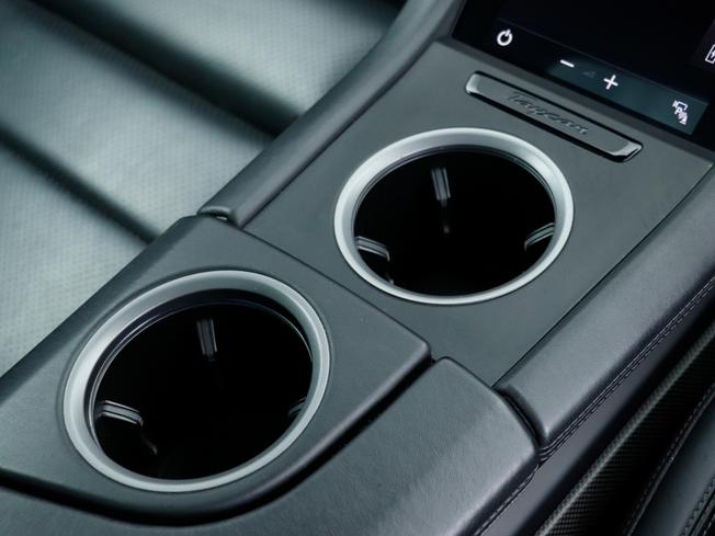 PORSCHE Taycan Photo 50