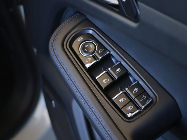 PORSCHE Macan Photo 13