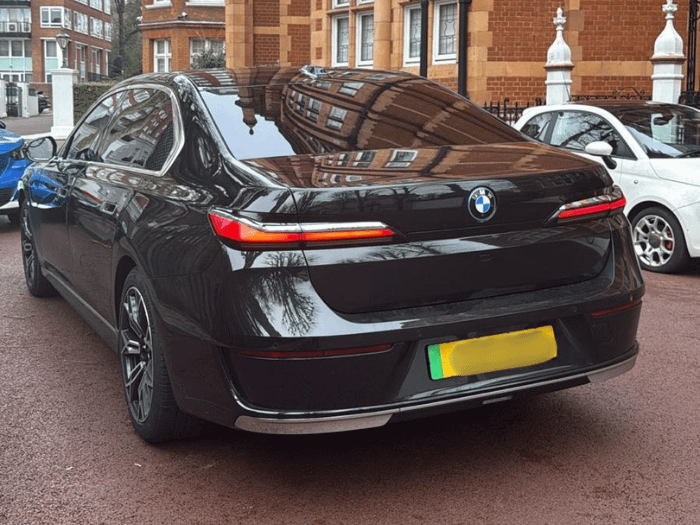 Black BMW i7 Overview Shot