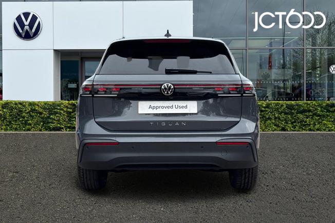 VOLKSWAGEN Tiguan Photo 7