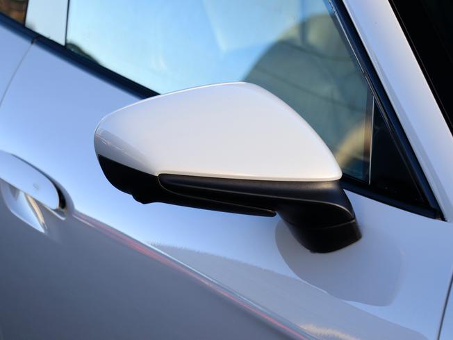 PORSCHE Taycan Photo 25