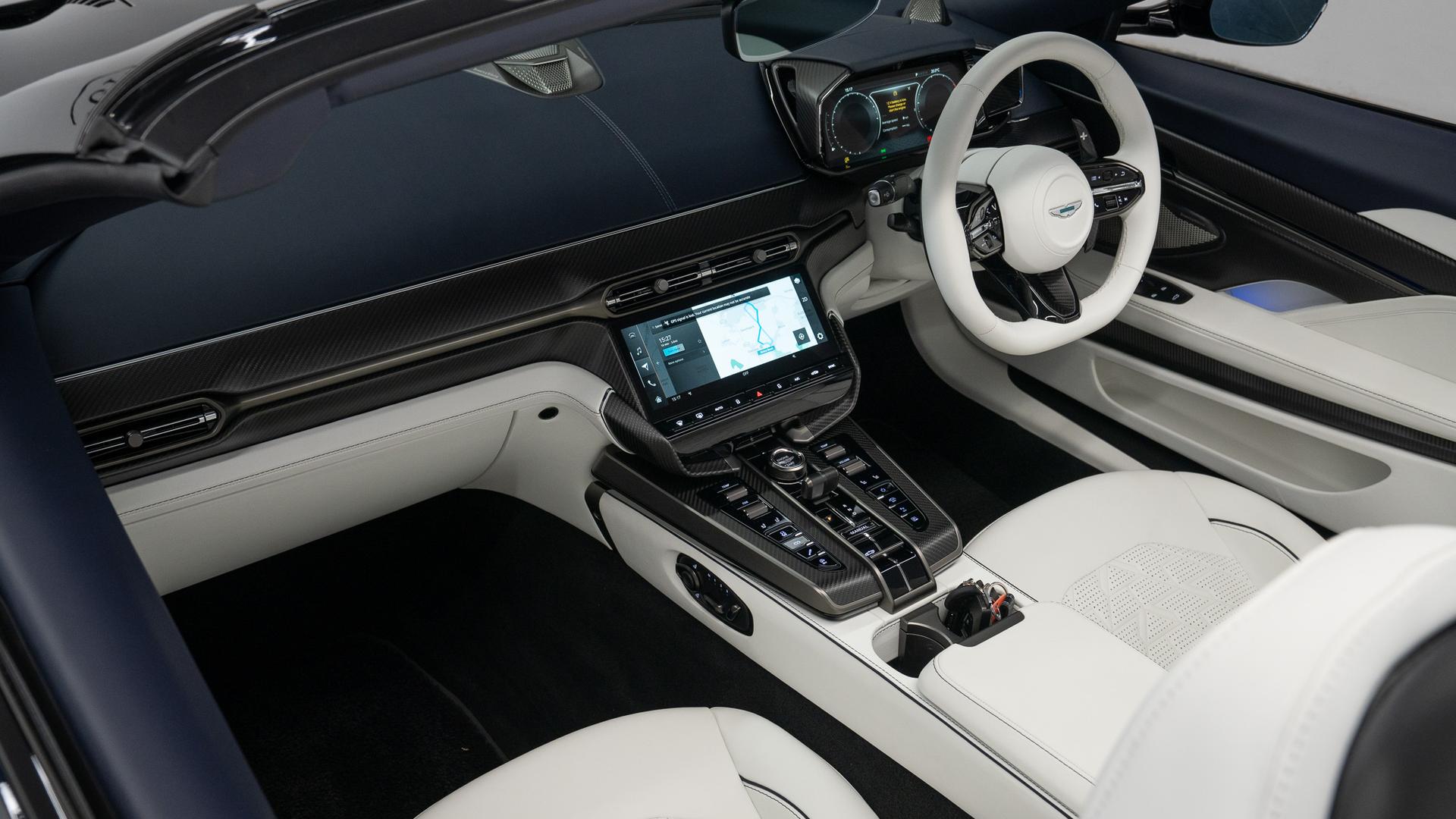 Aston Martin Vanquish Photo 3b5c4ba5-0261-4051-b2c1-77554bbb9904.jpg