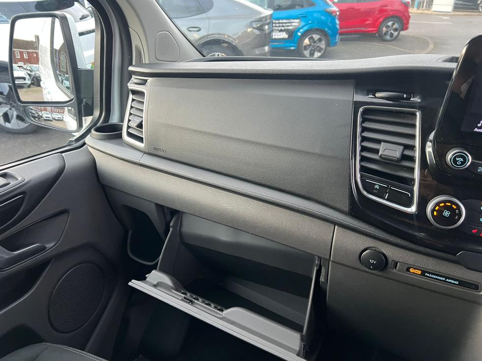 Ford Transit Custom Photo 3b6a7aff-ec89-4520-b946-d35f0ee4c8c5.jpg