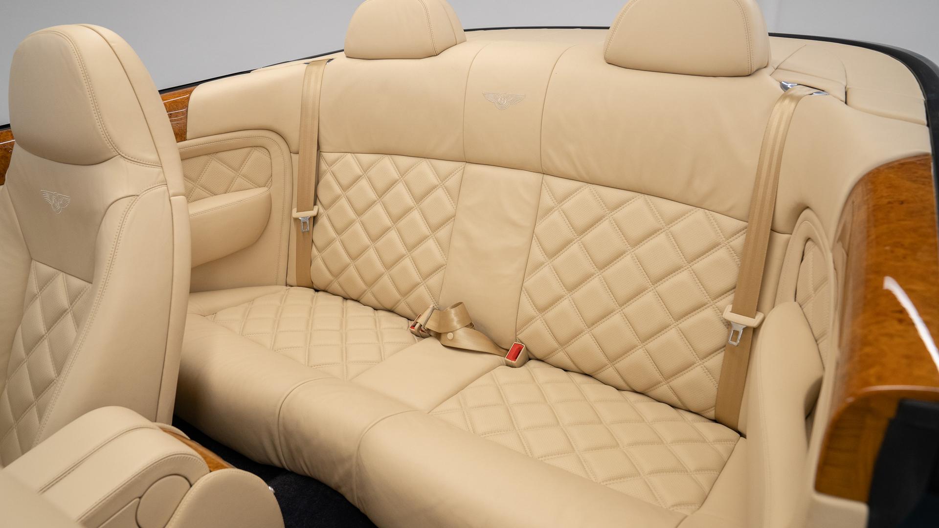 Bentley Azure T Photo 3b6c3318-7a06-43f7-9cbd-b290b16fcb05.jpg