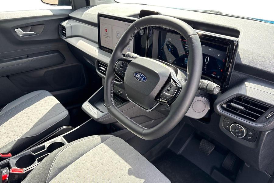Ford E-TRANSIT COURIER Photo 3b6cfa4d-8493-48e0-8a5a-0f47474357c3.jpg