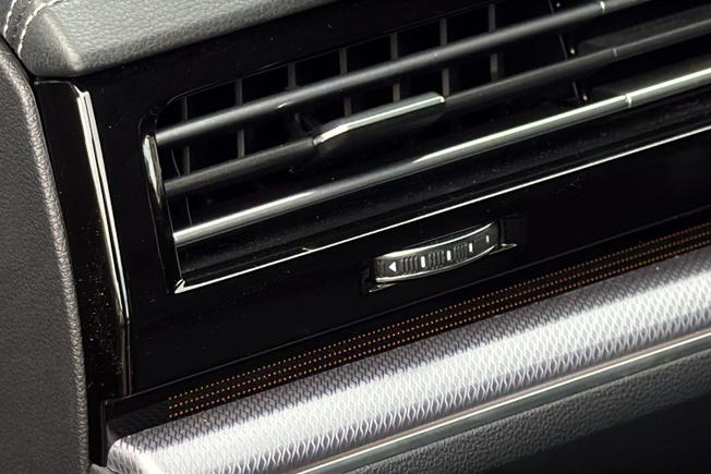 VOLKSWAGEN Touareg Photo 45