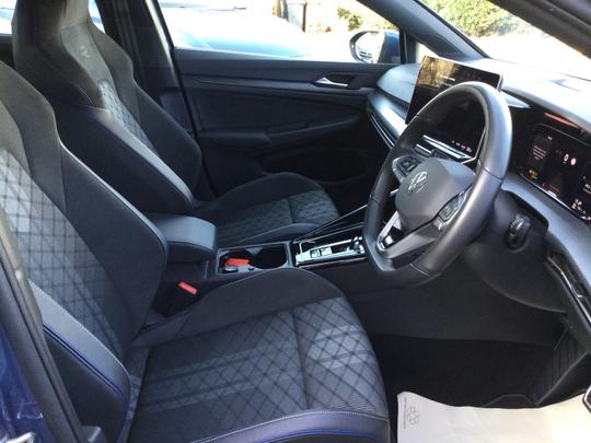 Volkswagen Golf Photo 3bca0729-88ea-435f-b3fd-70301495ddf0.jpg