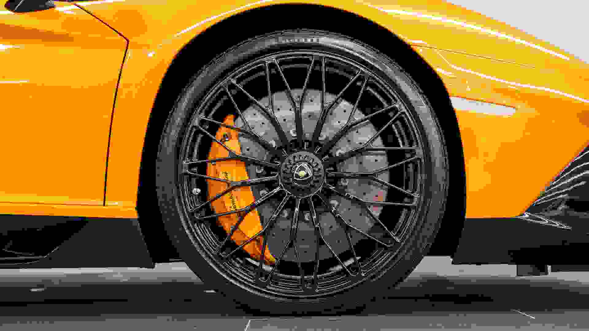 Lamborghini AVENTADOR SV Photo 3be18862-34fc-4f6d-ad70-699b656265b4.jpg