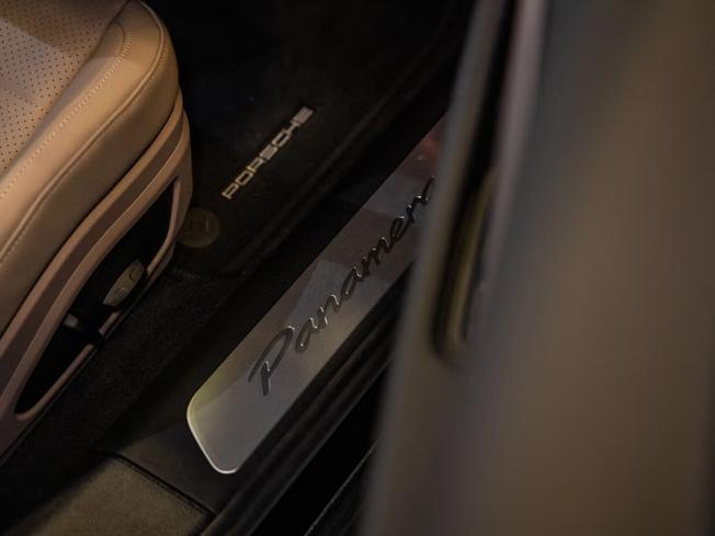 PORSCHE Panamera Photo 30