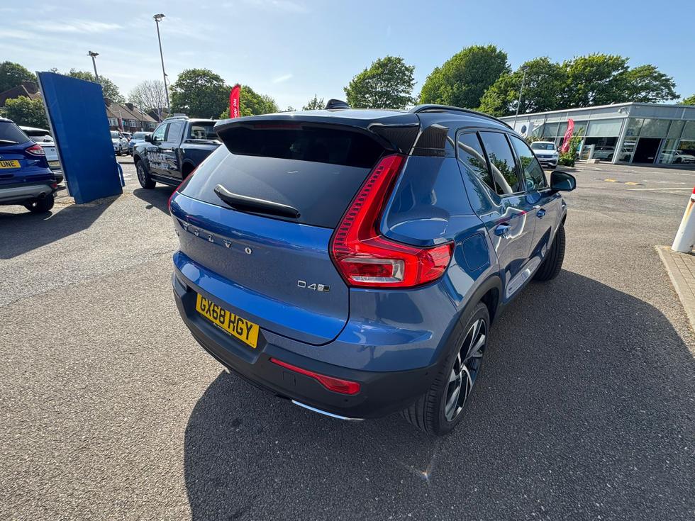 Volvo XC40 Photo 3bf55b94-c67e-4bbc-8903-d9ddb566f127.jpeg
