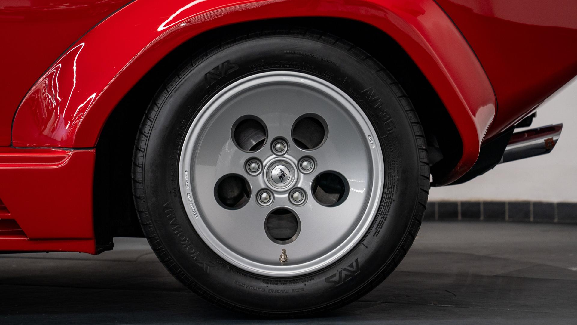 LAMBORGHINI Countach Photo 3c10bcb3-16cb-4730-ae62-1059d5905c9b.jpg