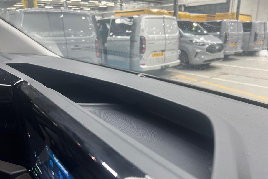 Used Ford TRANSIT CUSTOM LL75RVN 37