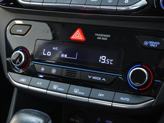 Hyundai IONIQ Photo 3c29e7f6-e362-47ed-8daa-46de0ab005de.jpg
