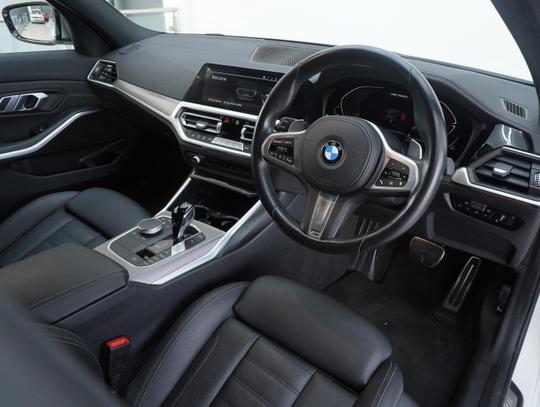 BMW 3 Series Photo 3c2e20cc-2293-4537-b2f9-c28bd709dc08.jpg