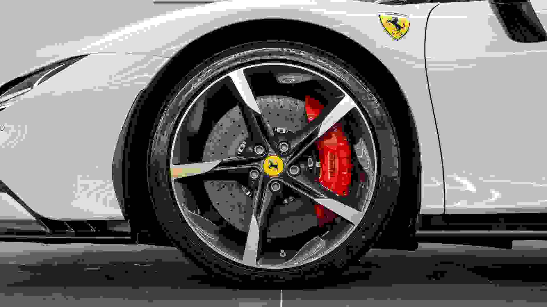 Ferrari SF90 Photo 3c3c12c2-b703-4f4a-a54e-13aecd73bca9.jpg