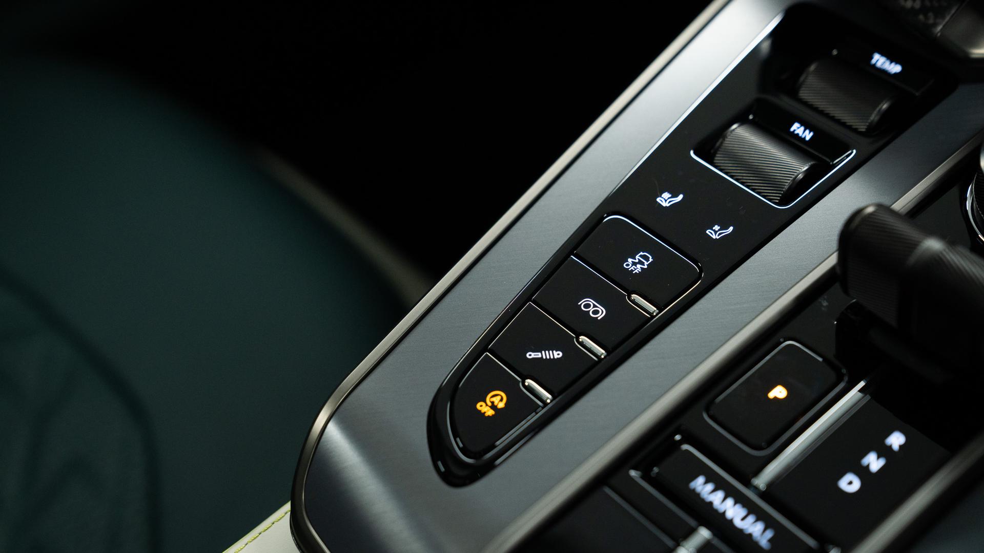 Aston Martin Vanquish Photo 3c482897-a26f-4e18-98b0-d075c259236c.jpg