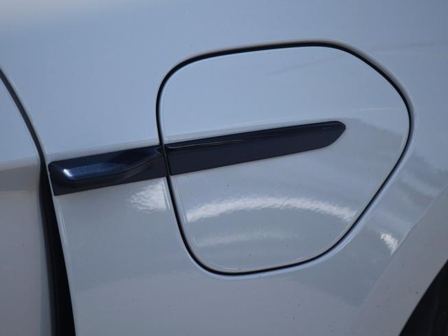 PORSCHE Taycan Photo 14
