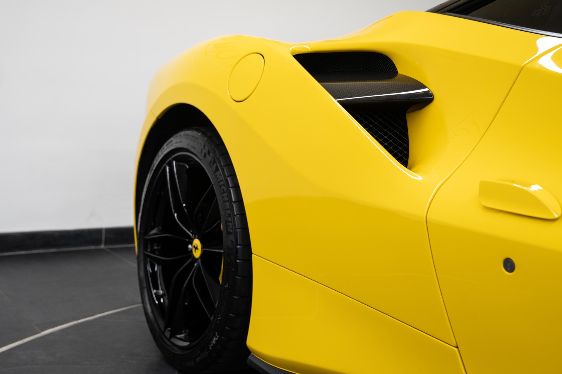 Ferrari 488 Photo 3ca743c3-fe5d-4be6-be1f-07e80bd6a5fc.jpg