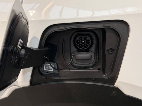 Vauxhall Mokka Electric Photo 3ce1f3a9-2ae0-46e3-b8af-102add6dd3e7.jpeg
