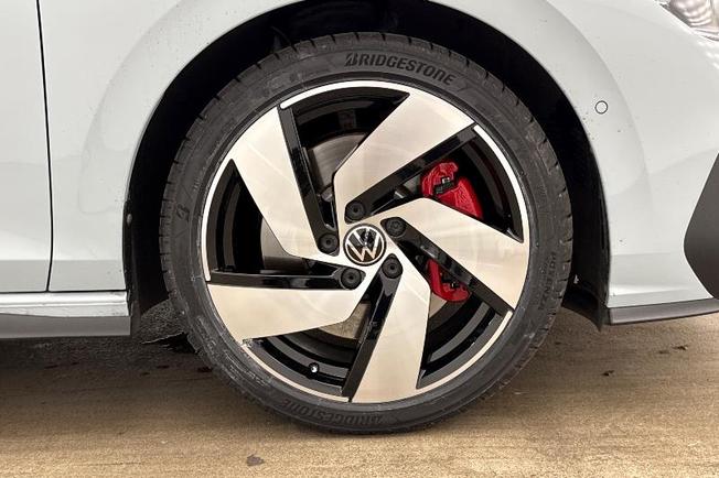 VOLKSWAGEN Golf Photo 5