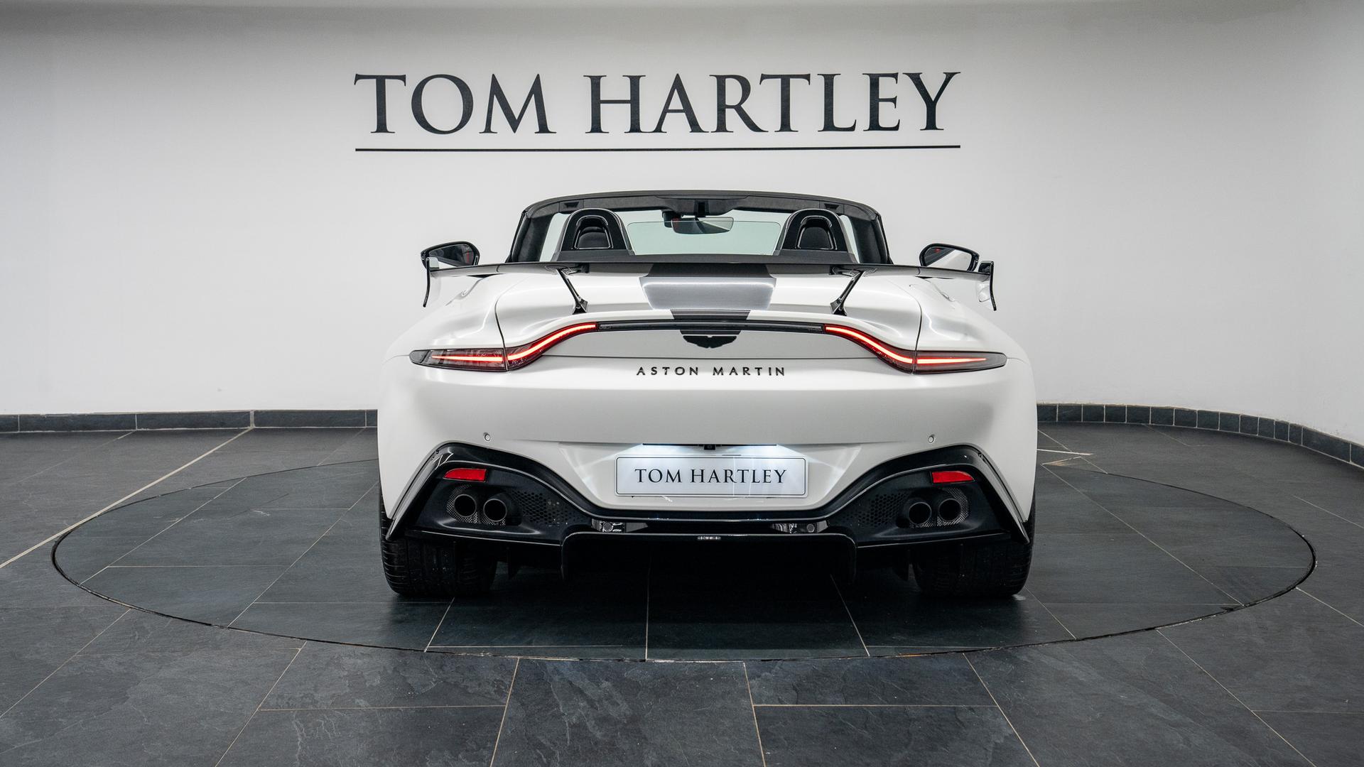 Aston Martin Vantage Photo 3d2b9985-3dc2-40ca-b316-748c53bb0fbd.jpg