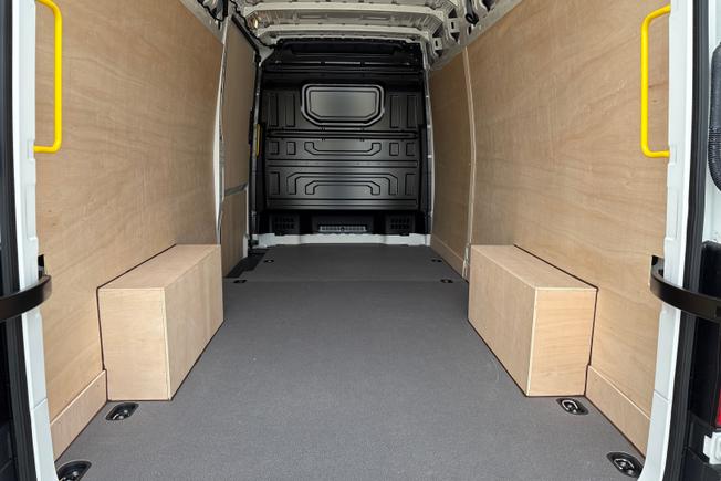 VOLKSWAGEN Crafter Photo 12