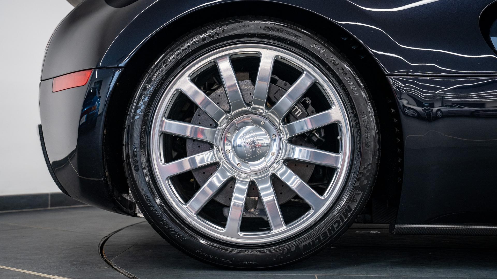 Bugatti Veyron Photo 3d2f707a-3817-4a47-bebf-99980f3559fb.jpg