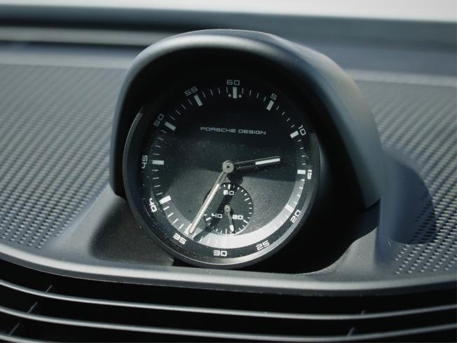 PORSCHE Taycan Photo 33