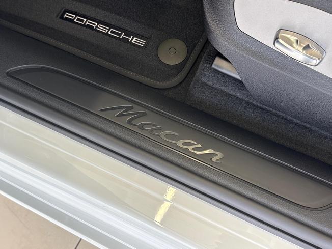 PORSCHE Macan Photo 30
