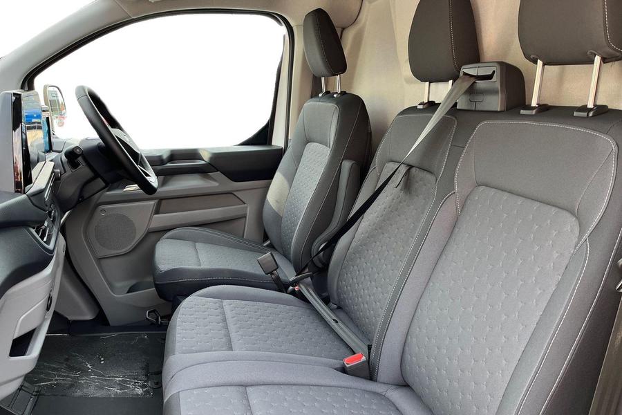 Ford E-TRANSIT CUSTOM Photo 3d55e5a7-3e29-43a7-b010-2ed52fb6ab17.jpg