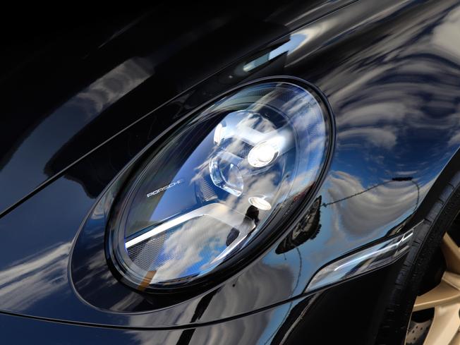 PORSCHE 911 Photo 10