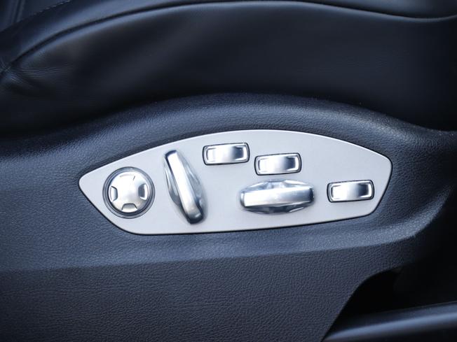 PORSCHE Macan Photo 32