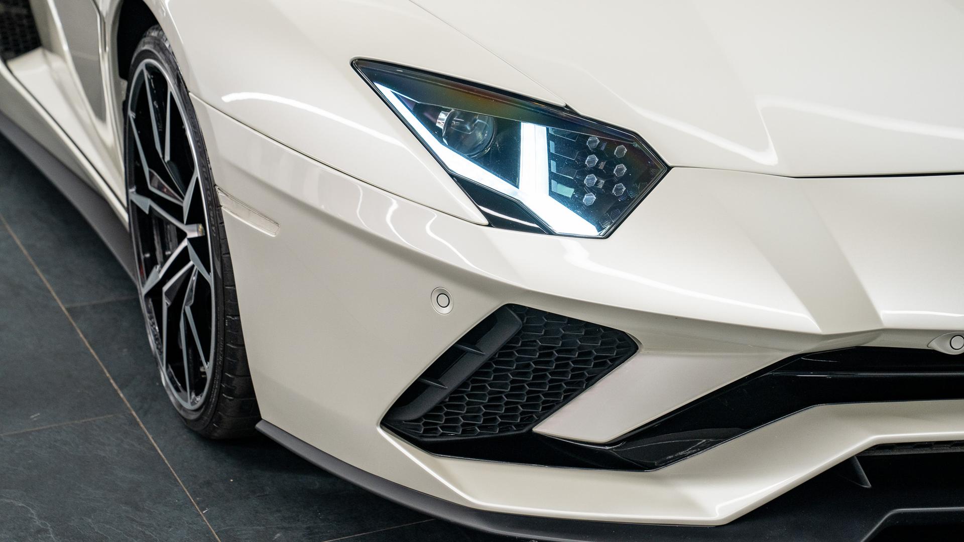 LAMBORGHINI Aventador Photo 3d629e6f-0151-400b-a219-a6d5a4461b1e.jpg