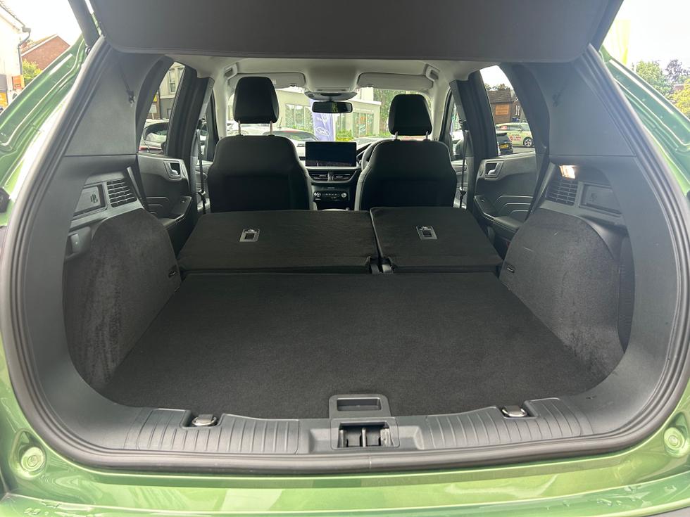 Ford Kuga Photo 3da763ec-5354-4420-9e0a-37c294d3f8d9.jpeg