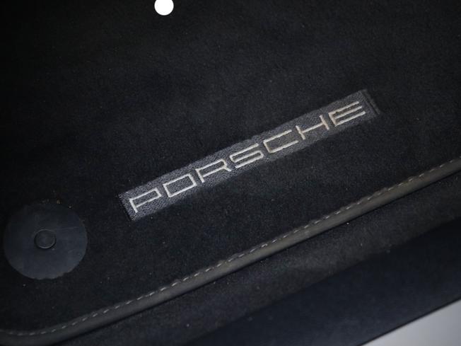 PORSCHE Panamera Photo 30
