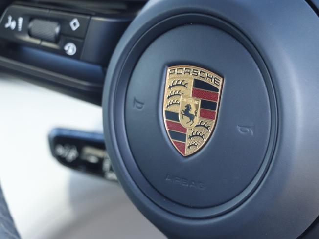 PORSCHE Taycan Photo 22