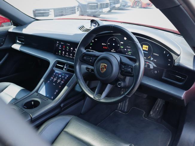 PORSCHE Taycan Photo 26