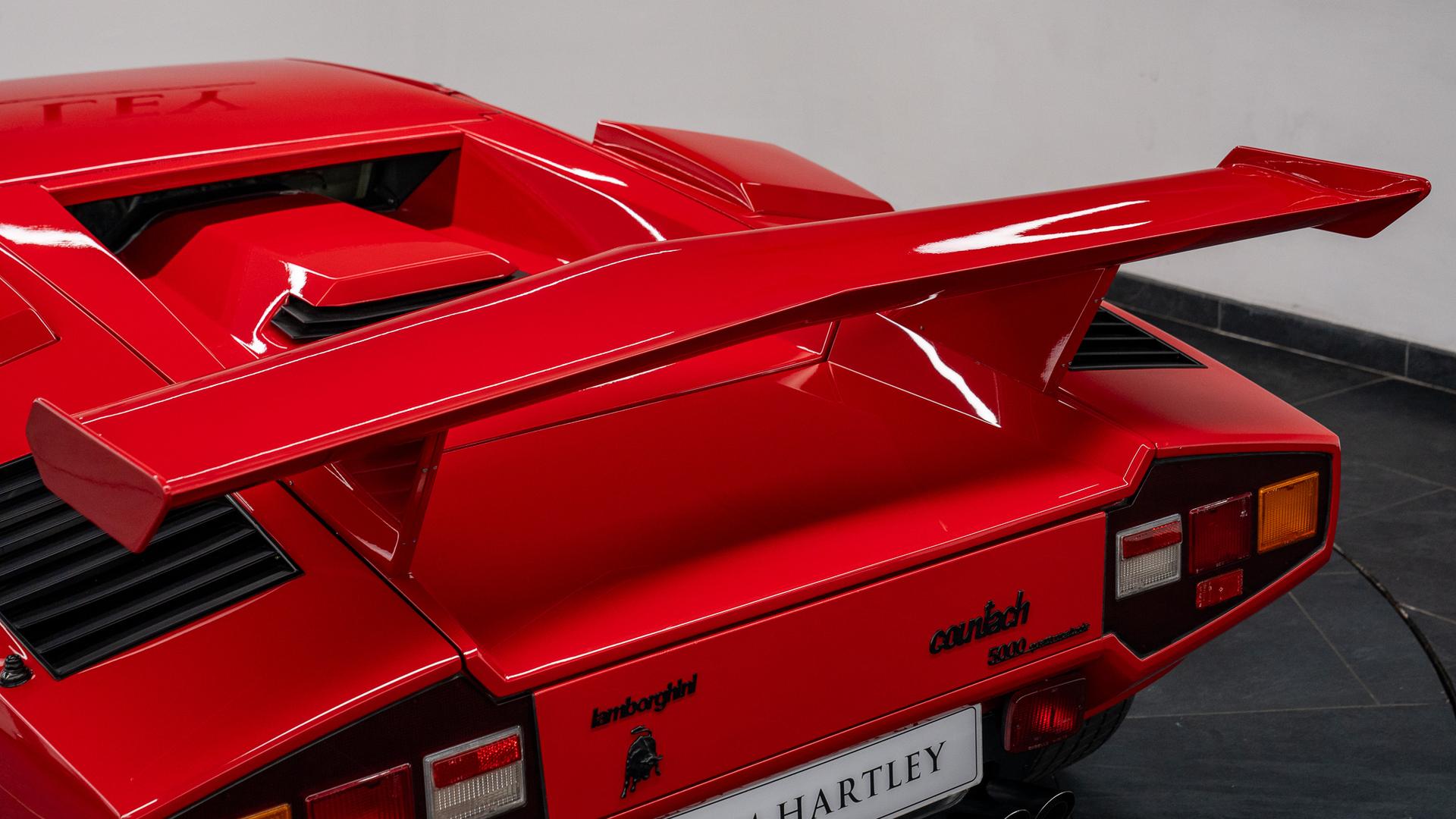 LAMBORGHINI Countach Photo 3dfc3bcf-f751-44f8-9773-4c0a8aba8605.jpg