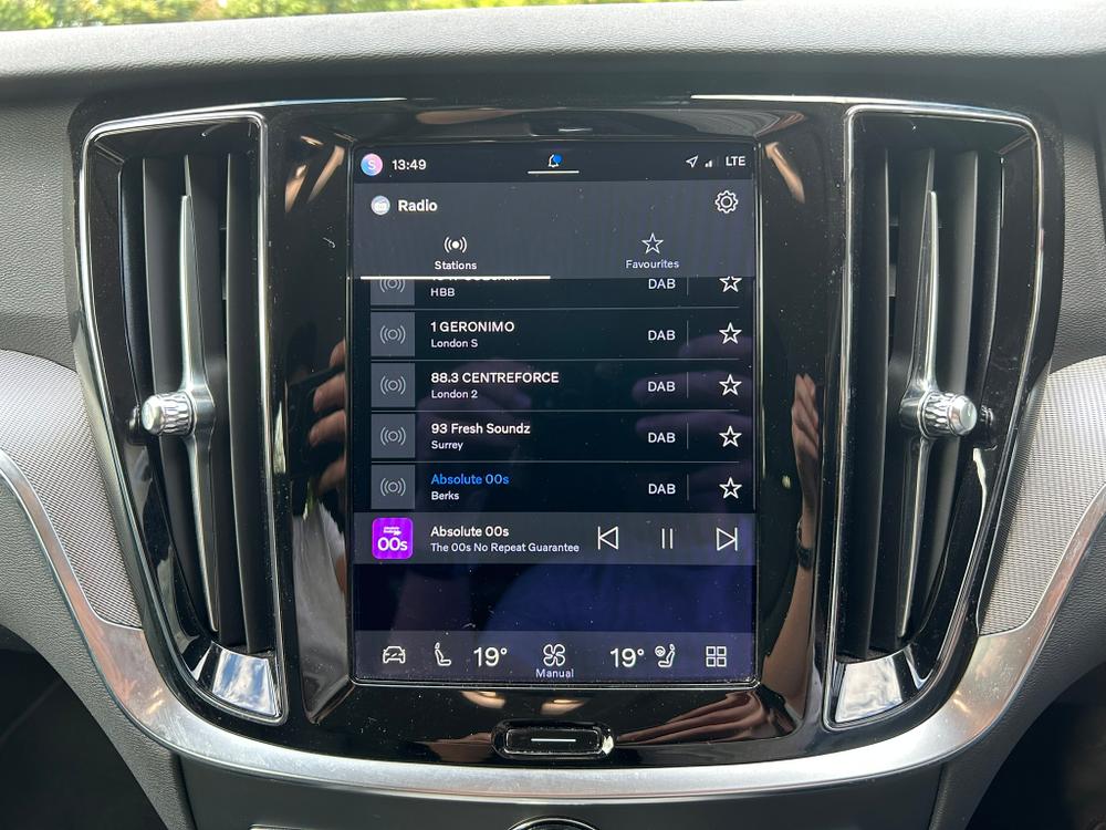 Used Volvo V60 Cross Country YM23KNX 37
