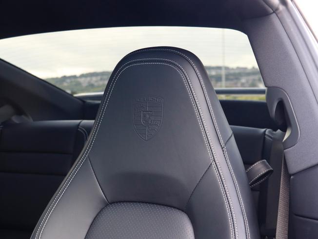 PORSCHE 911 Photo 26
