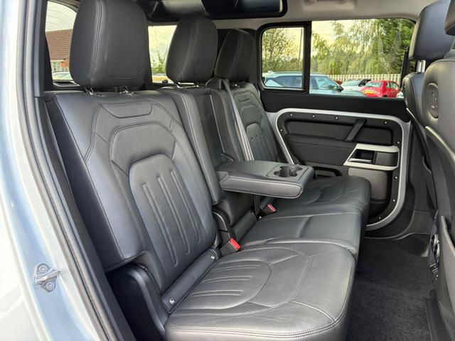 Land Rover Defender 110 Photo 3e274a58-5dd0-46d0-85d8-c12600b4f72a.jpg