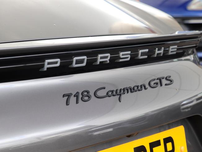 PORSCHE 718 Cayman Photo 13