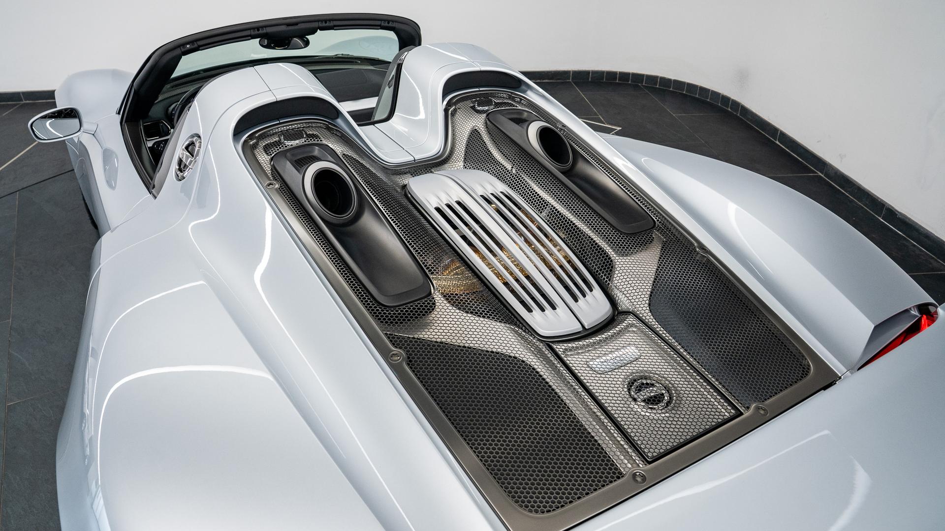 Porsche 918 Photo 3e32f318-18d5-465a-9bed-e79cde915c15.jpg