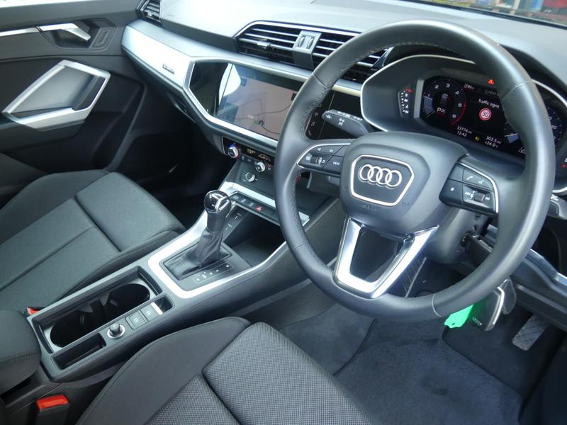 Audi Q3 Photo 3e34dc4d-876a-40b6-bc07-6fef98315c8e.jpg