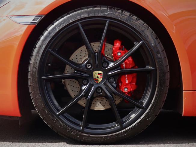 PORSCHE 718 Cayman Photo 12