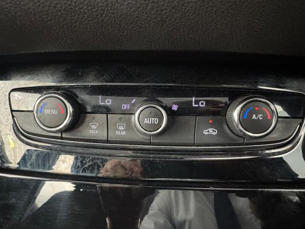 Used Vauxhall Grandland X LL69VEA 17